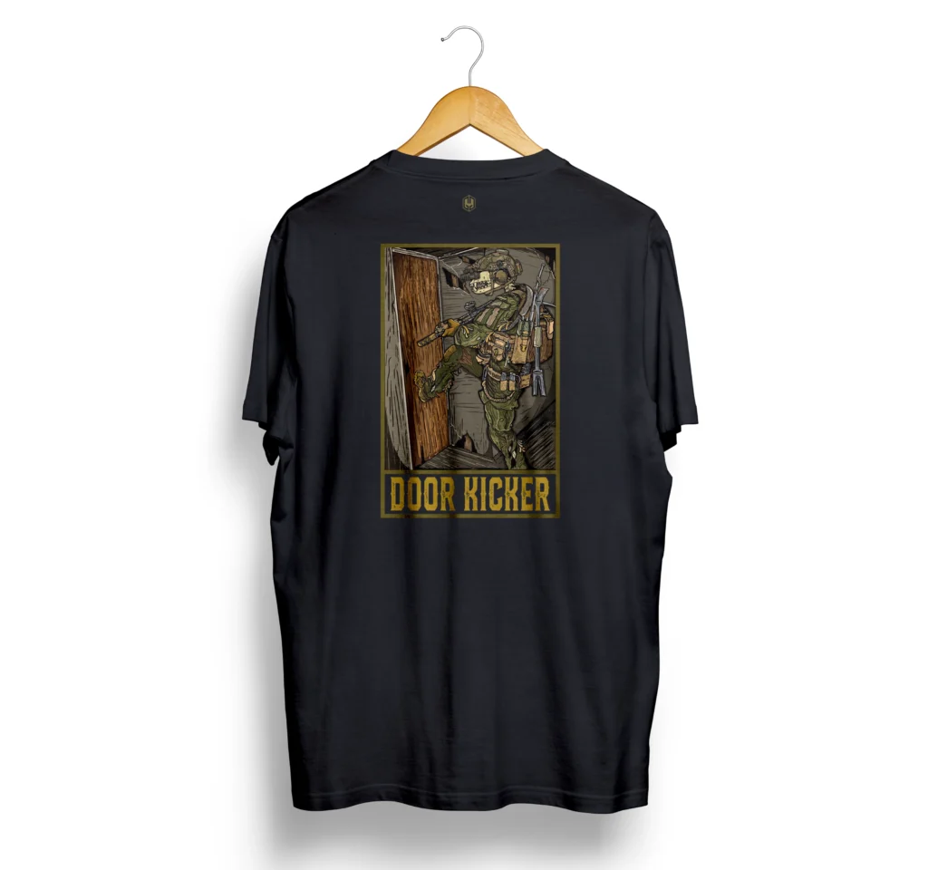 CAMISETA CASUAL PRETA - DOOR KICKER